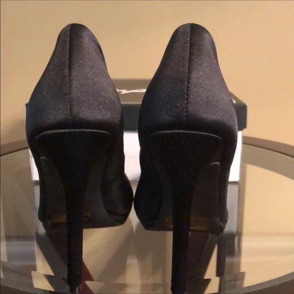 Black Heels Pumps - Picture 3 of 5